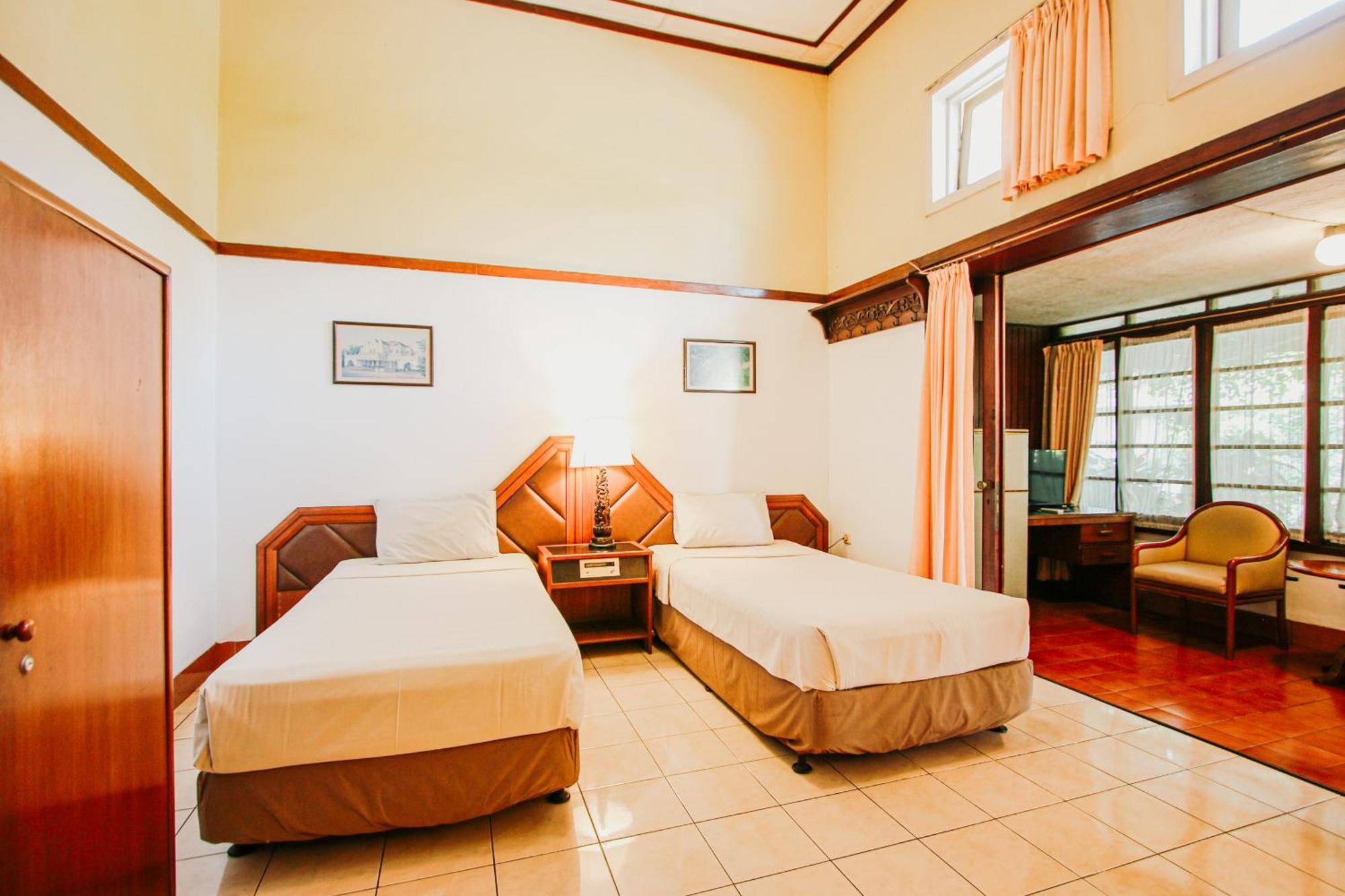 Hotel Bumi Asih Gedung Sate Bandung Exteriör bild