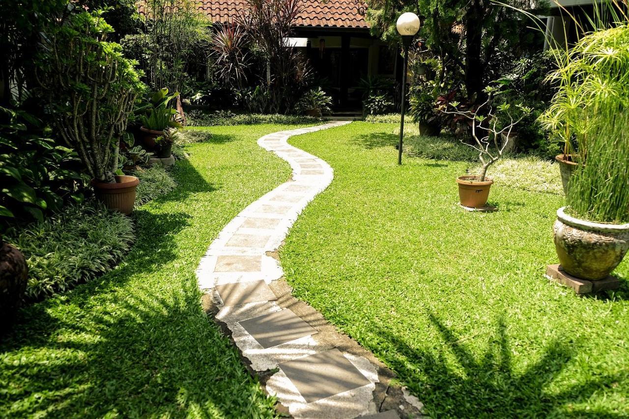 Hotel Bumi Asih Gedung Sate Bandung Exteriör bild